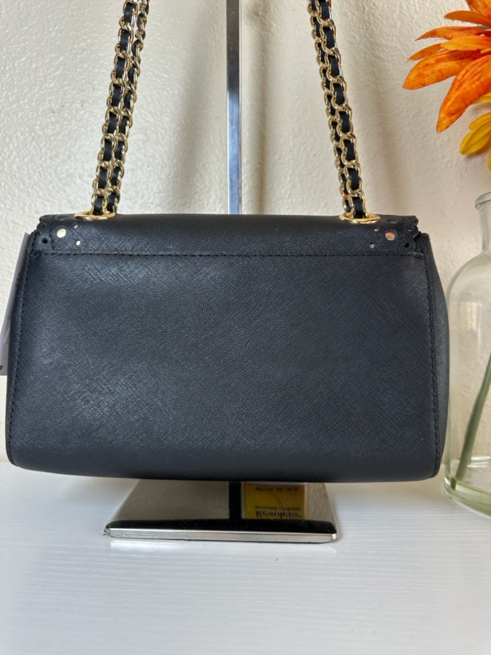 Michael Kors Black Shoulder Bag with Gold Chain - Picture 4 of 15